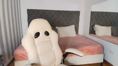 I invite you to my birthday on November 3th  online show from 12, 1, 2025