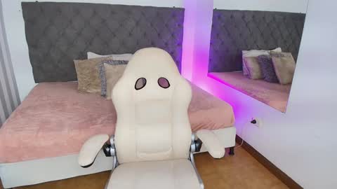 I invite you to my birthday on November 3th  online show from 17, 1, 2025