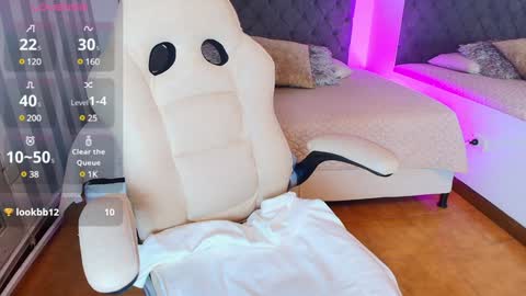 I invite you to my birthday on November 3th  online show from 24, 1, 2025