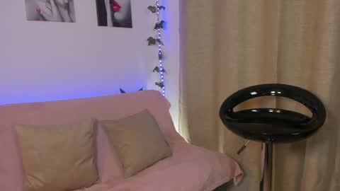 Snapshot of rebeca_marchetti chatting on 2, 4, 2026 Rebeca Marchetti online show from 2, 4, 2026