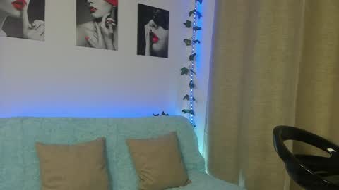 Snapshot of rebeca_marchetti chatting on 5, 4, 2026 Rebeca Marchetti online show from 5, 4, 2026