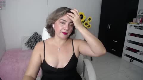 Snapshot of rebeca_milf chatting on 18, 2, 2025 REBECA online show from 18, 2, 2025