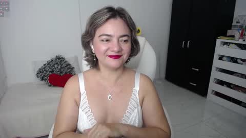 Snapshot of rebeca_milf chatting on 5, 3, 2025 REBECA online show from 5, 3, 2025