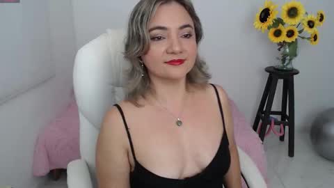 Snapshot of rebeca_milf chatting on 17, 9, 2025 REBECA online show from 17, 9, 2025