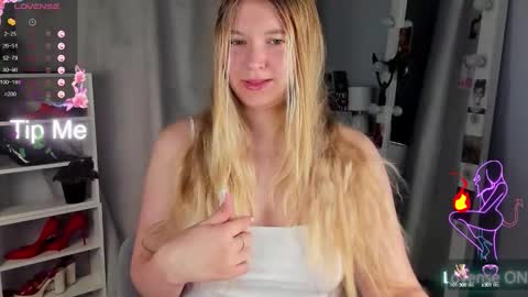 Snapshot of rebecca_____ chatting on 28, 9, 2025 rebecca_____ online show from 28, 9, 2025