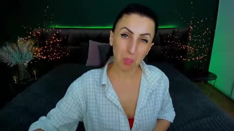 rebecca_diamonds online show from 5, 3, 2025