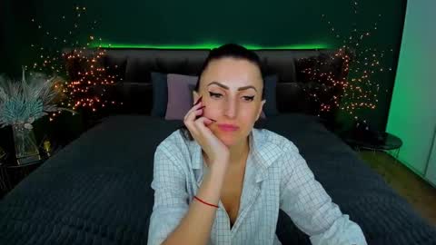 rebecca_diamonds online show from 10, 3, 2025