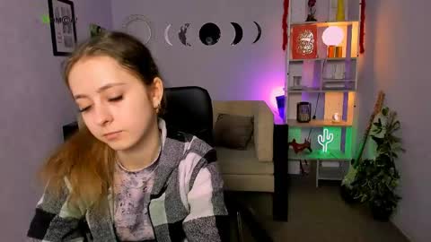 Snapshot of rebecca_smile_ chatting on 27, 4, 2026 rebecca_smile_ online show from 27, 4, 2026