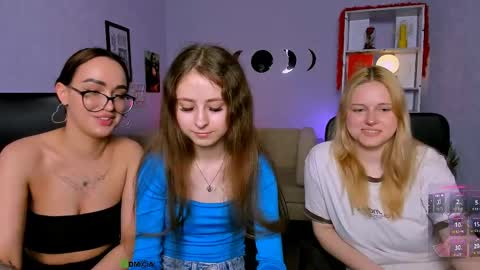Snapshot of rebecca_smile_ chatting on 20, 5, 2026 rebecca_smile_ online show from 20, 5, 2026