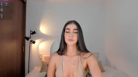 Snapshot of rebeccabaxter chatting on 28, 4, 2026 Rebecca online show from 28, 4, 2026