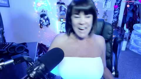 Snapshot of rebeccalovexxx chatting on 20, 11, 2025 Rebecca Love online show from 20, 11, 2025