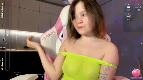 Snapshot of rebeccaniksoon chatting on 1, 2, 2025 Rebecca Nikson online show from 1, 2, 2025