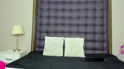 Snapshot of rebeccavibes chatting on 17, 11, 2025 rebeccavibes online show from 17, 11, 2025