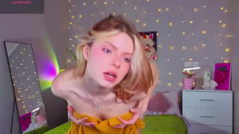 Snapshot of red__candy chatting on 24, 4, 2026 red__candy online show from 24, 4, 2026