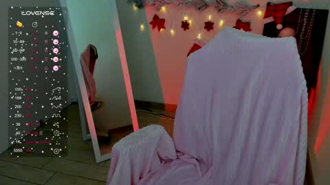 Snapshot of red_bestie_ chatting on 14, 12, 2024 Bestie online show from 14, 12, 2024