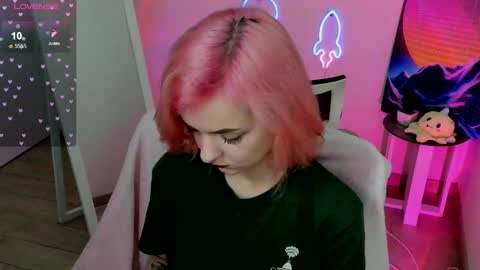Snapshot of red_bestie_ chatting on 15, 2, 2025 Bestie online show from 15, 2, 2025
