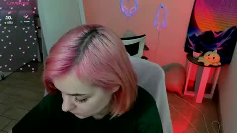 Snapshot of red_bestie_ chatting on 21, 2, 2025 Bestie online show from 21, 2, 2025