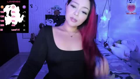 Snapshot of red_girlofficial chatting on 12, 10, 2025 Taliana online show from 12, 10, 2025
