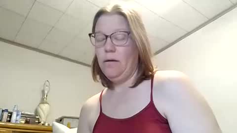 Snapshot of redbre chatting on 16, 12, 2025 Redbre online show from 16, 12, 2025