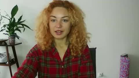 Snapshot of reddgirll chatting on 24, 1, 2025 reddgirll online show from 24, 1, 2025