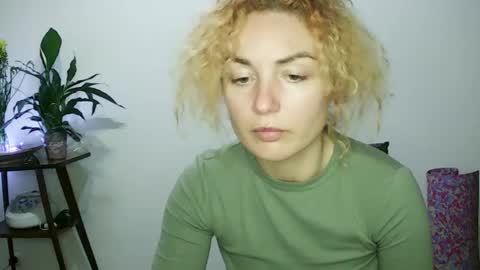 Snapshot of reddgirll chatting on 25, 1, 2025 reddgirll online show from 25, 1, 2025