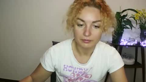 Snapshot of reddgirll chatting on 1, 2, 2025 reddgirll online show from 1, 2, 2025