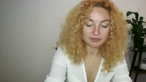 Snapshot of reddgirll chatting on 3, 2, 2025 reddgirll online show from 3, 2, 2025