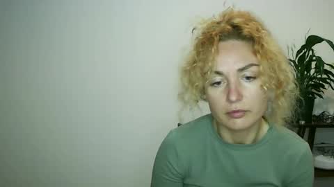 Snapshot of reddgirll chatting on 4, 2, 2025 reddgirll online show from 4, 2, 2025