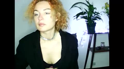 Snapshot of reddgirll chatting on 14, 2, 2025 reddgirll online show from 14, 2, 2025