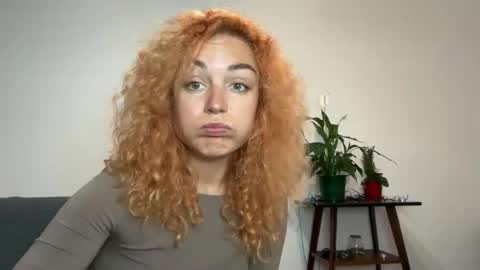 Snapshot of reddgirll chatting on 19, 2, 2025 reddgirll online show from 19, 2, 2025