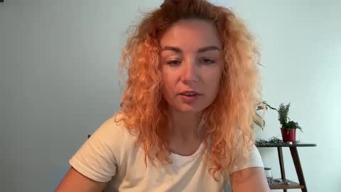 Snapshot of reddgirll chatting on 25, 2, 2025 reddgirll online show from 25, 2, 2025