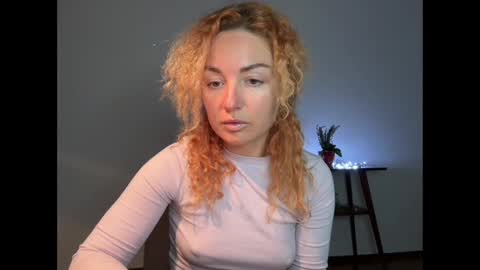 Snapshot of reddgirll chatting on 1, 3, 2025 reddgirll online show from 1, 3, 2025