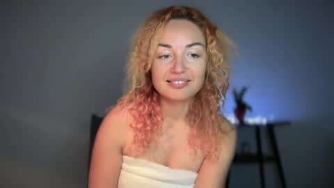 Snapshot of reddgirll chatting on 1, 3, 2025 reddgirll online show from 1, 3, 2025