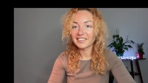 Snapshot of reddgirll chatting on 4, 3, 2025 reddgirll online show from 4, 3, 2025