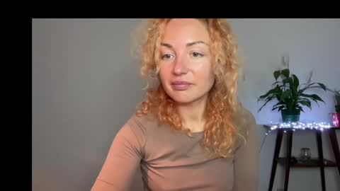 Snapshot of reddgirll chatting on 5, 3, 2025 reddgirll online show from 5, 3, 2025