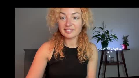 Snapshot of reddgirll chatting on 5, 3, 2025 reddgirll online show from 5, 3, 2025