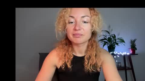Snapshot of reddgirll chatting on 5, 3, 2025 reddgirll online show from 5, 3, 2025