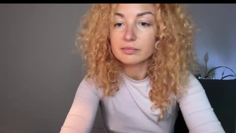 Snapshot of reddgirll chatting on 8, 3, 2025 reddgirll online show from 8, 3, 2025