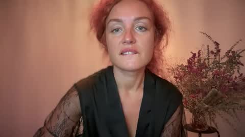 Snapshot of reddgirll chatting on 11, 10, 2025 reddgirll online show from 11, 10, 2025