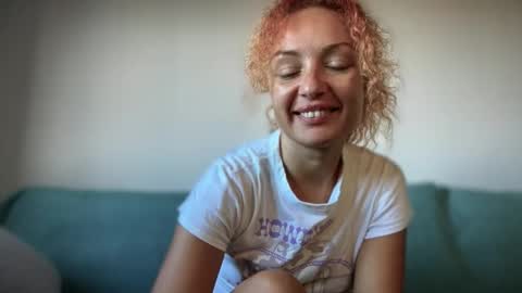 Snapshot of reddgirll chatting on 20, 10, 2025 reddgirll online show from 20, 10, 2025