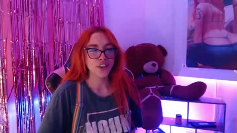 Snapshot of redgirrl_77 chatting on 17, 4, 2026 Mere online show from 17, 4, 2026