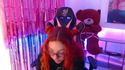 Snapshot of redgirrl_77 chatting on 23, 4, 2026 Mere online show from 23, 4, 2026