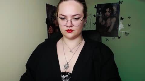 Snapshot of redhotqueen1 chatting on 5, 7, 2026 Rina online show from 5, 7, 2026