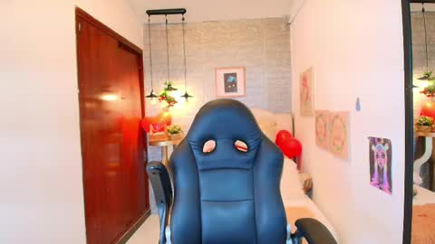 Lili Lopez online show from 28, 2, 2025