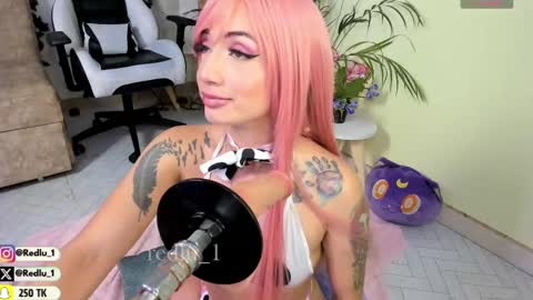 Lu Independiet model online show from 26, 2, 2025