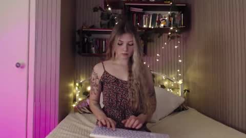 Snapshot of redmoonhead chatting on 4, 12, 2025 Ana online show from 4, 12, 2025