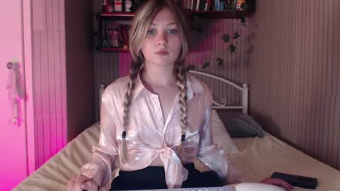 Snapshot of redmoonhead chatting on 10, 6, 2026 Ana online show from 10, 6, 2026