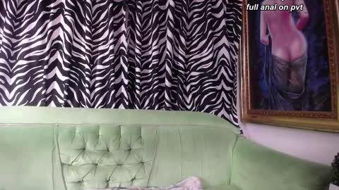 Snapshot of redroomxx chatting on 18, 5, 2026 MIA online show from 18, 5, 2026