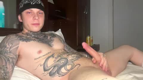 Snapshot of redrumbackwards chatting on 27, 4, 2026 redrum online show from 27, 4, 2026