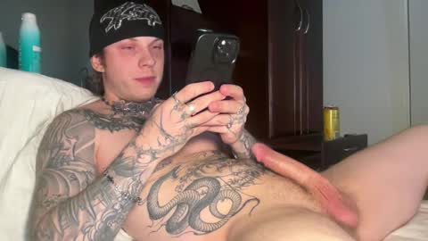 Snapshot of redrumbackwards chatting on 28, 4, 2026 redrum online show from 28, 4, 2026